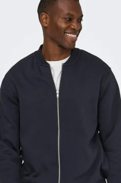 Sudadera estilo bomber.