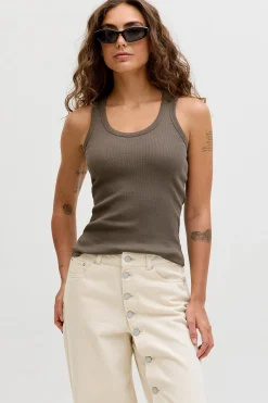 Top canal&eacute; sin mangas el&aacute;stico