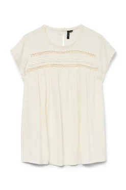 Top de manga corta con detalle de encaje