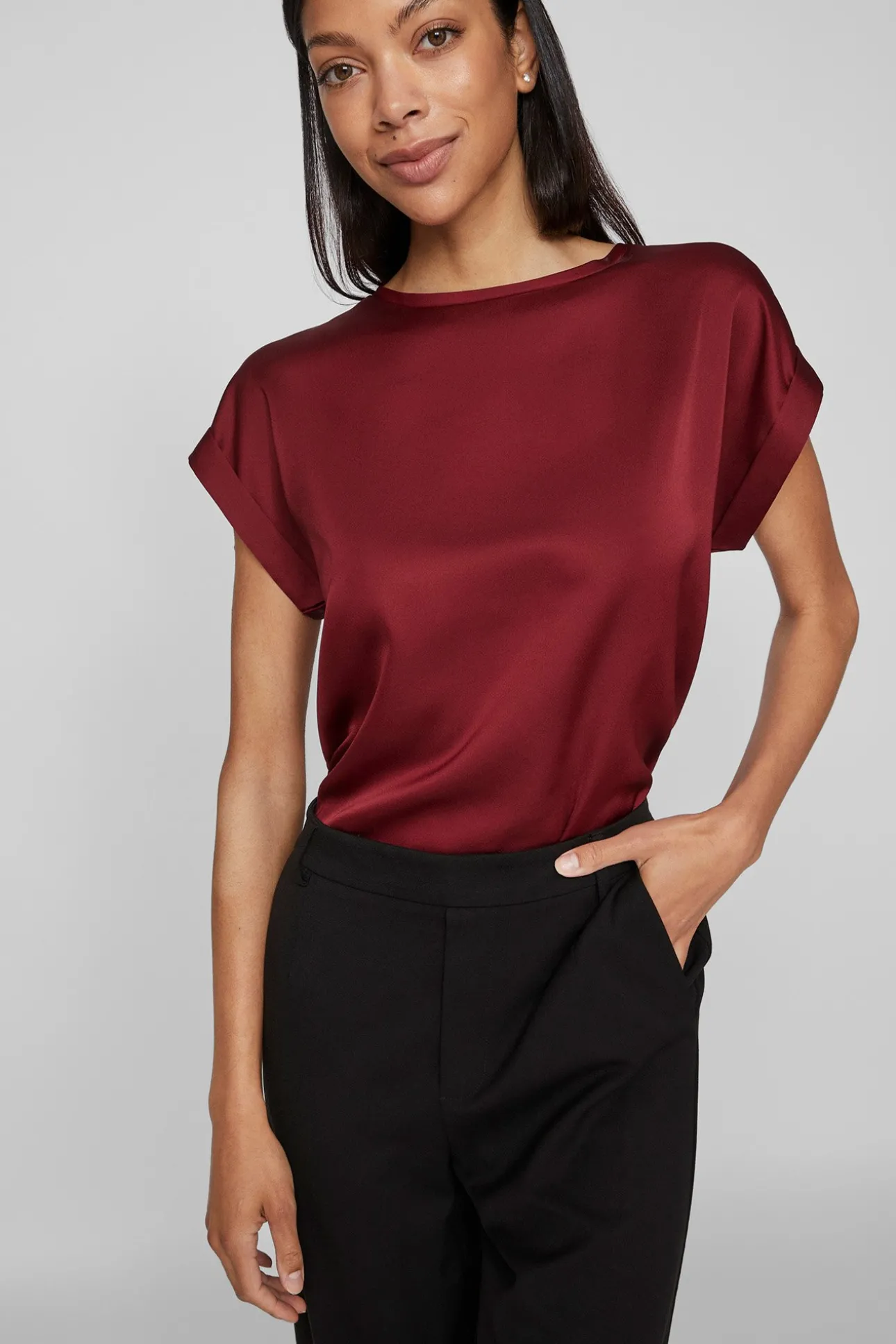 Top de manga corta satinado