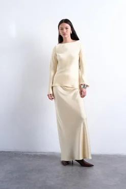 Top de manga larga satinado.