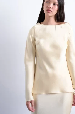 Top de manga larga satinado.