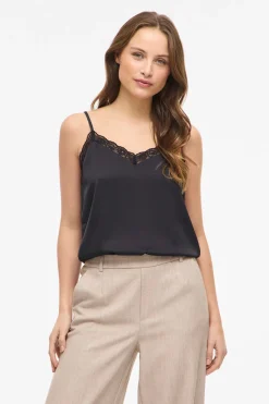 Top lencero satinado con encaje