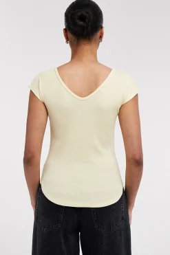 Top liso cuello pico