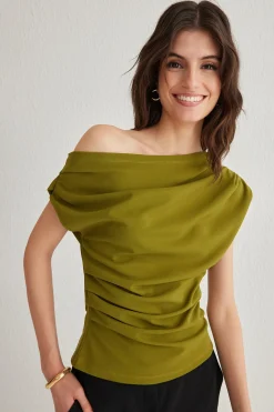 Top manga corta asim&eacute;trico