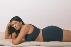 Top sin costuras LOVELY canal&eacute; azul oscuro