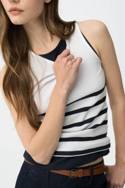 Top sin mangas ajustado
