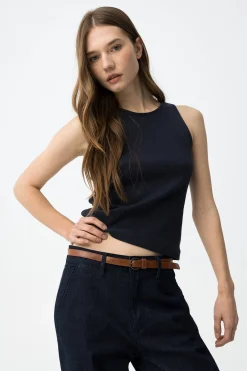 Top sin mangas ajustado