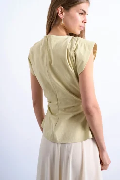 Top sin mangas estructurado