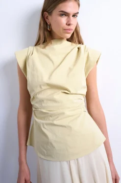 Top sin mangas estructurado