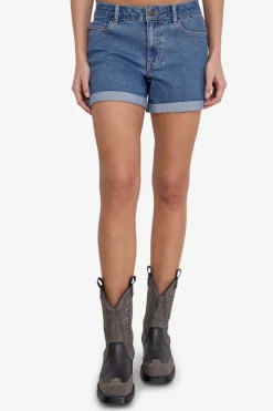 Vaquero corto b&aacute;sico con dobladillo