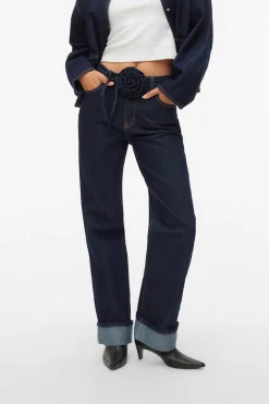 Vaqueros anchos vuelta en el bajo