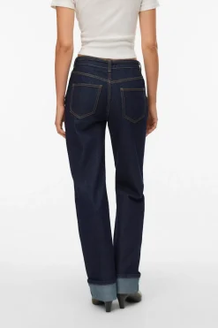 Vaqueros anchos vuelta en el bajo