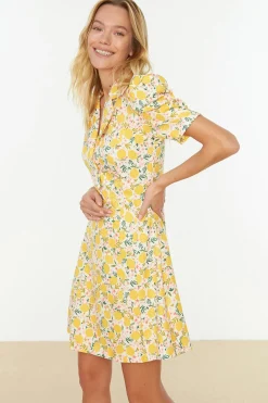 Vestido corto cuello camisero