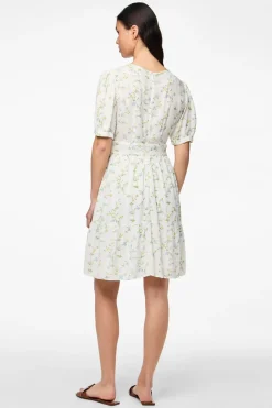 Vestido corto cuello cerrado