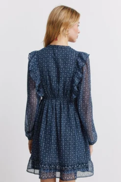 Vestido corto de manga larga volantes