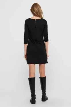 Vestido corto de manga media