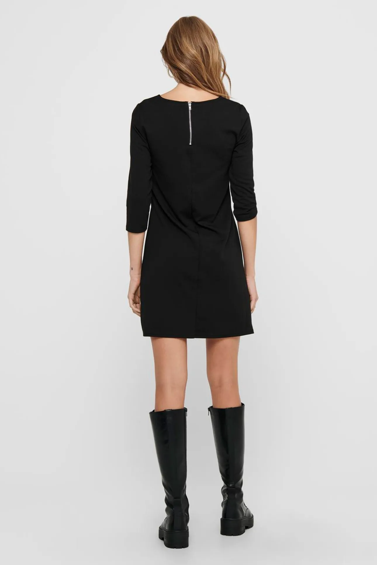 Vestido corto de manga media