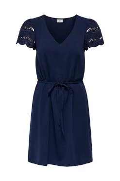 Vestido corto detalle encaje