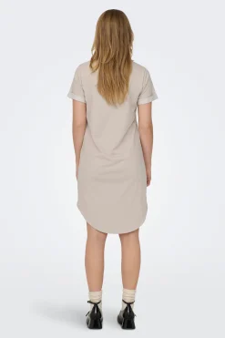 Vestido de manga corta y cuello redondo