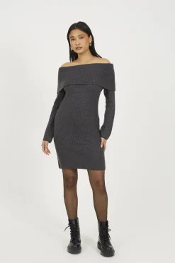 Vestido de punto con cuello bardot