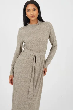 Vestido largo con cintur&oacute;n