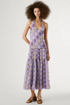 Vestido largo fluido estampado sin mangas.