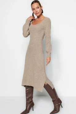 Vestido midi con escote coraz&oacute;n