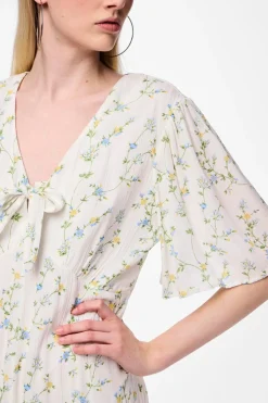 Vestido midi cuello pico