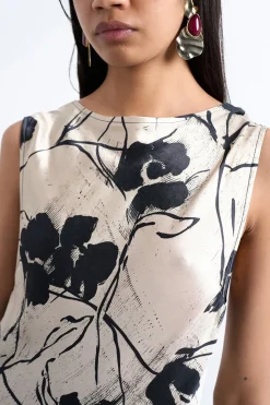 Vestido midi de cuello redondo y manga sisa