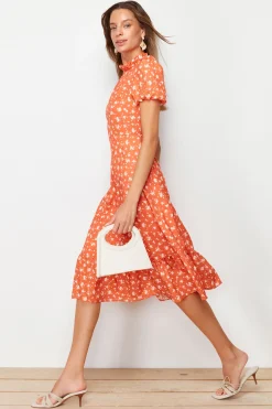 Vestido midi de manga corta