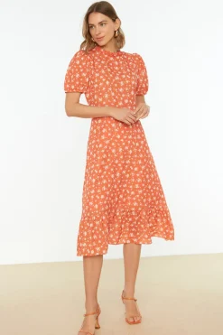 Vestido midi de manga corta