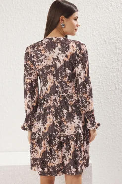 Vestido mini con volantes