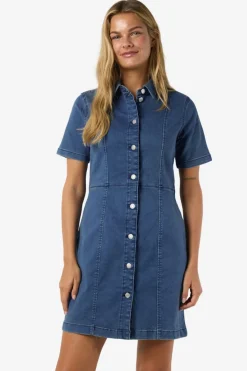 Vestido vaquero de manga corta con cuello y abotonado frontal