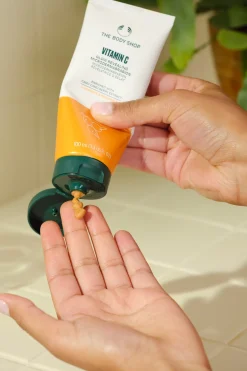 Vitamin C Glow Revealing Microdermabrasion 100ml