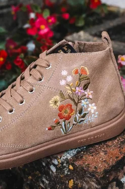 Zapatilla abotinadabcon detalles florales