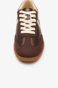 Zapatilla plana detalle crochet