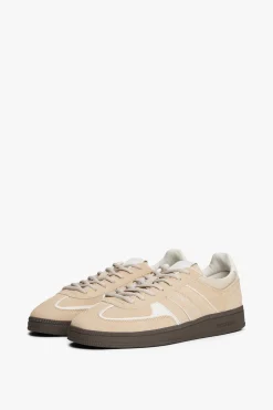 Zapatilla Tommy Jeans beige con suela marr&oacute;n