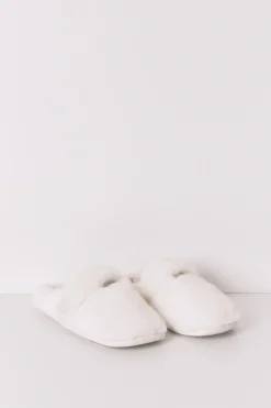 Zapatillas casa mercedita pelo blancas