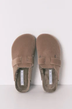 Zapatillas casa tipo zueco marrón