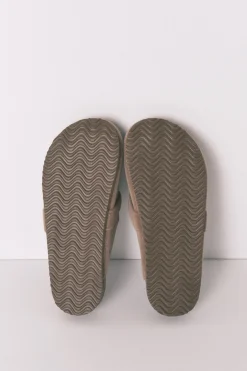 Zapatillas casa tipo zueco marr&oacute;n