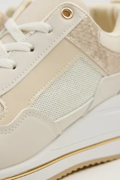 Zapatillas con cu&ntilde;a